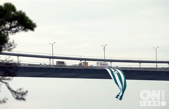 Boğaziçi'nde dev Bursa bayrakları! 1