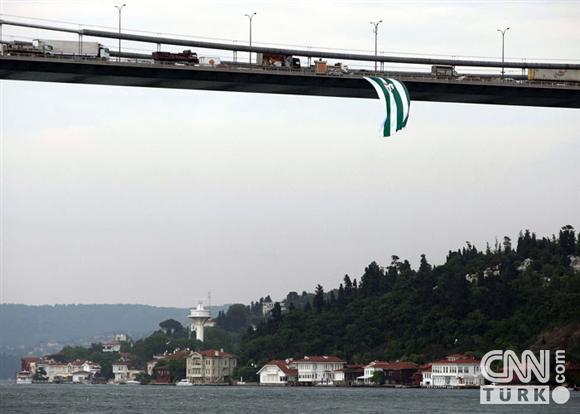 Boğaziçi'nde dev Bursa bayrakları! 2