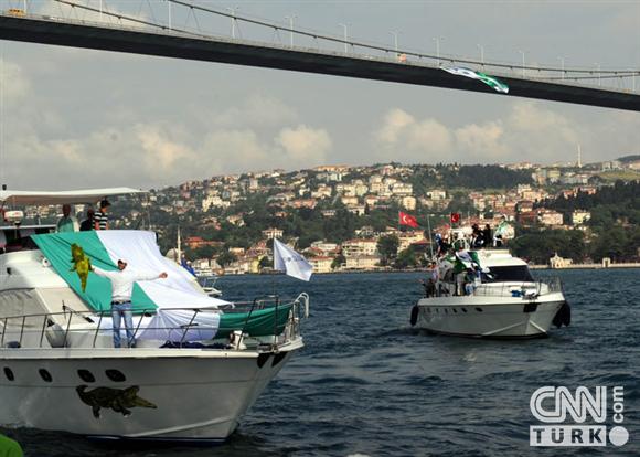 Boğaziçi'nde dev Bursa bayrakları! 6