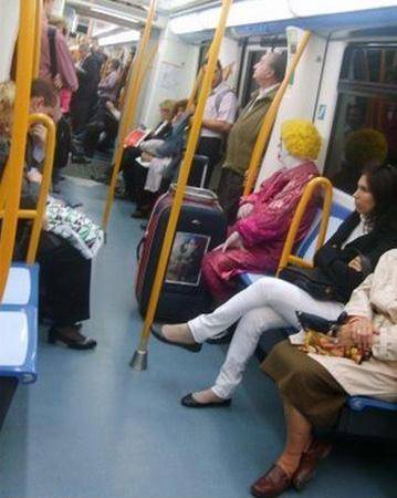 Dünya Metrolarından Güldüren Kareler 8