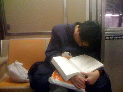 Dünya Metrolarından Güldüren Kareler 9