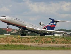 Rus Yolcu Uçağı Acil İniş Yaptı!!