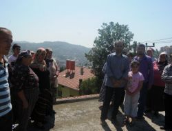 Mahalle Sakinleri, Evin Çatısına Baz İsyasyonu Kurulmasına Tepki Gösterdi