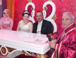 Nüfus Müdürü Kızının Nikahını Kendisi Kıydı