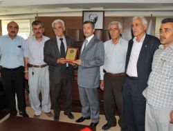 Şehit Ailelerinden Tahmazoğlu’na Teşekkür Plaketi