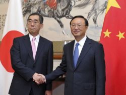 Çin ve Japonya Dışişleri Bakanları Görüştü