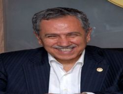 Demirel'in Taklidini Yapan Arınç: Kızım Merak Etme, 105 Plakayı Verdim Size