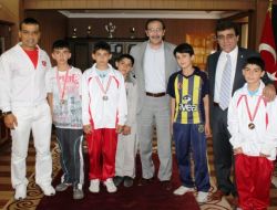 Boksörler Bulutlar'ı Ziyaret Etti