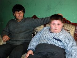 6 Ayda 100 Kilodan 140 Kiloya Ulaşan Taha Hayatını Kaybetti