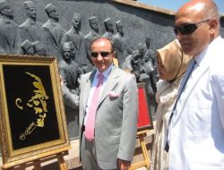 Atatürk Anıtı Önünde Filogram Sergisi Açıldı