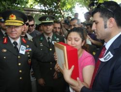 Şehidin Eşi Neziha Özkozanoğlu