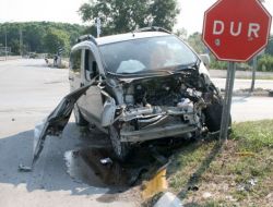 Zırhlı Araç Panelvanla Çarpıştı: 4 Yaralı