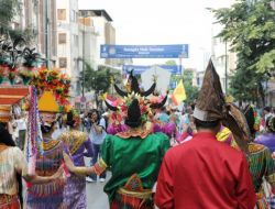 Altın Karagöz Halk Dansları Yarışması, Kortej Yürüyüşüyle Başladı