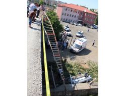 Araçlarıyla 6 Metre Yükseklikten Yere Çakıldılar, Hafif Yaralı Kurtuldular