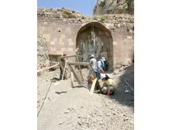 6 Bin Yıllık Kemah Kalesi'nde Restorasyon Çalışması Başladı