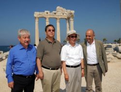 Çinli Heyet, Aspendos Ve Side Apollon Tapınağı'na Hayran Kaldı