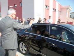 Çorum Valisi, Makam Aracını Lösemi Hastası Öğrenciye Tahsis Etti
