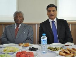 ESKİ CUMHURBAŞKANI MWİNYİ