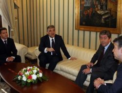 Gül, Bulgaristan'da Resmi Törenle Karşılandı