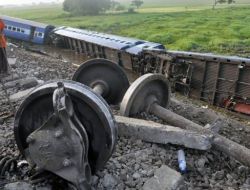 HİNDİSTAN’DAKİ TREN KAZASI
