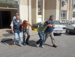 Evini Açıp İş Veren Kişiyi Arkadaşıyla Bir Olup Soydu