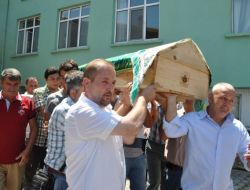 Yakılan Anne Ve Oğlu Yan Yana Toprağa Verildi