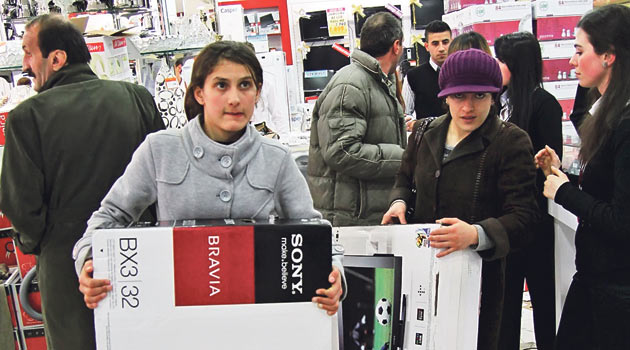 İthalata dayalı tüketim açığı tırmandırıyor