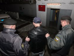 Türklere Bıçakla Saldıran Zanlı Yakalandı