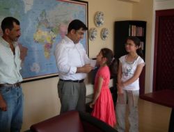 Kepsut Kaymakamı Şeker, Sbs Birincisine 3 Bin Lira Ödül Verdi