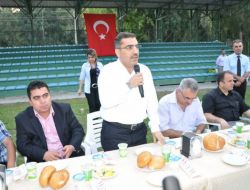 Çelikcan'dan Parti Teşkilatına Teşekkür Yemeği