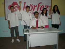 Uşak Körfez Dershanesi'nin İki Öğrencisi Sbs'de 500 Tam Puan Aldı