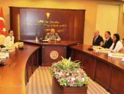 25 Yabancı Öğrenci Vali Şentürk’ü Ziyaret Etti