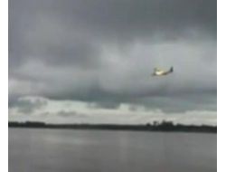 Rus Uçağının Nehre İndiği An Görüntülendi