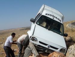 Ekmek Aracı Şarampole Yuvarlandı