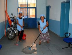 Kadın Hükümlüler, Cezalarını Emniyet Binasını Temizleyerek Çekiyor