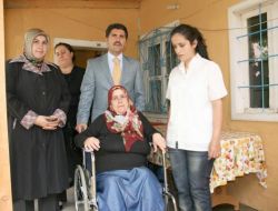 Belediye, Muhtaçlara Tekerlekli Sandalye Dağıttı