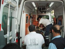 Minibüs Kamyonla Çarpıştı: 1 Ölü