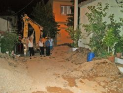 İzmir'de 10 Metrelik Belediye Çukuru