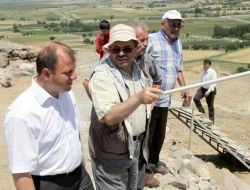 Belediye Başkanı Sertadım, Altıntepe'deki Kazı Çalışmalarını İnceledi