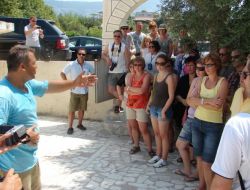 Turistler Köy Turlarında Abdest Ve Namazı Uygulamalı Öğreniyor