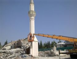 Atatürk Havalimanı Camii Yenilenmek Üzere Yıkıldı