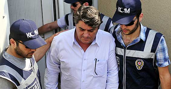 Serdal Adalı istifa etti!