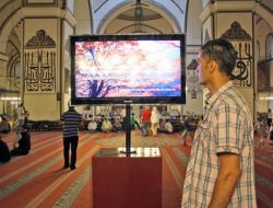 Ulucami’de Ayet Ve Hadisler Lcd Ekranlara Yazılıyor