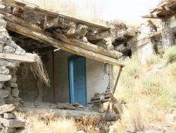 Kars'ta Tarihi Ahmet Tevfik Paşa Konağı Yok Oluyor