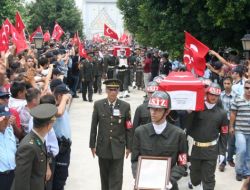 Adana İki Şehidini Tekbirlerle Uğurladı