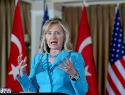 CLINTON'DAN AÇIKLAMA