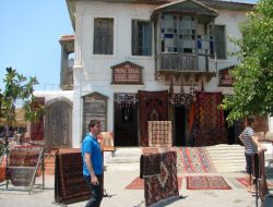 Avrupalı Turistler, Anadolu'da Dokunan Kilimlerdeki Sanata Hayran Kalıyor