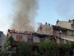 İKİ KATLI EV YANDI