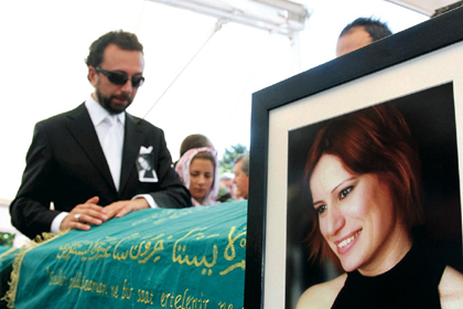 Gelinini damatlığıyla uğurladı!