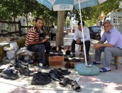 Ayakkabı Boyacıları Kalitesiz Ve Boya İstemeyen Ayakkabılardan Dertli
